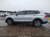 VOLKSWAGEN TIGUAN 2.0T SE/2.0T SE R-LINE BLACK/2.0T SEL 3VV3B7AX7LM105553 снимка
