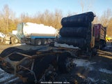 VOLVO VNL 4V4NC9UG1PN335682 fotografie