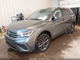 VOLKSWAGEN TIGUAN 2.0T SE 3VV2B7AX5NM165068 снимка