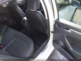 VOLKSWAGEN PASSAT 1.8T R-LINE 1VWAT7A31GC048223 снимка