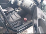 VOLKSWAGEN TIGUAN S WVGAV7AX0GW598930 photo