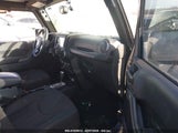 JEEP WRANGLER JK UNLIMITED SPORT S 4X4 1C4BJWDG7JL887936 fotografie
