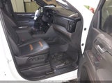 GMC SIERRA 1500 4WD SHORT BOX AT4 1GTPUEEL7NZ574956 снимка