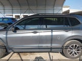 VOLKSWAGEN TIGUAN 2.0T SE/2.0T SE R-LINE BLACK/2.0T SEL 3VV3B7AX3LM042449 photo