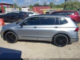 VOLKSWAGEN TIGUAN 2.0T SE R-LINE BLACK 3VV8B7AX3NM168318 photo
