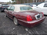 LINCOLN TOWN CAR SIGNATURE 1LNHM82W52Y****** photo