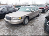 LINCOLN TOWN CAR SIGNATURE/SPINNAKER 1LNLM82W8SY604137 снимка