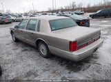 LINCOLN TOWN CAR SIGNATURE/SPINNAKER 1LNLM82W8SY604137 снимка