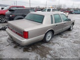 LINCOLN TOWN CAR SIGNATURE/SPINNAKER 1LNLM82W8SY604137 снимка