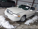 LINCOLN TOWN CAR EXECUTIVE 1LNHM81W03Y674689 снимка