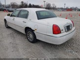 LINCOLN TOWN CAR SIGNATURE 1LNHM82W4YY****** снимка