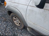 TOYOTA SEQUOIA SR5 V8 5TDBT44A22S106069 снимка