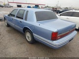 LINCOLN TOWN CAR SIGNATURE/TOURNAMENT 1LNLM82W0RY770131 снимка