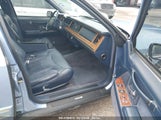 LINCOLN TOWN CAR SIGNATURE/TOURNAMENT 1LNLM82W0RY770131 photo