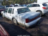LINCOLN TOWN CAR SIGNATURE 1LNLM82W8NY753930 photo