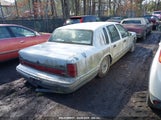 LINCOLN TOWN CAR SIGNATURE 1LNLM82W8NY753930 photo