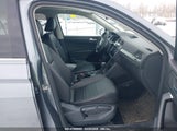 VOLKSWAGEN TIGUAN 2.0T SE/2.0T SE R-LINE BLACK/2.0T SEL 3VV2B7AX3LM138982 снимка