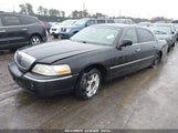 LINCOLN TOWN CAR SIGNATURE LIMITED 2LNHM82V39X607678 photo