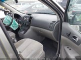 KIA SEDONA EX KNDMH4C74B6374945 снимка