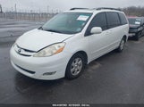 TOYOTA SIENNA XLE 5TDYK4CC1AS330349 снимка