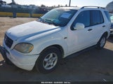 MERCEDES-BENZ ML 320 4JGAB54E8YA153549 снимка