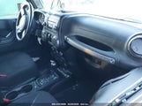 JEEP WRANGLER JK UNLIMITED SPORT S 4X4 1C4BJWDG2JL810424 fotografie
