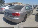 Volkswagen Passat 1.8T S 1VWAT7A33EC066543 снимка