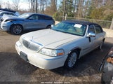 LINCOLN TOWN CAR ULTIMATE 1LNHM83W54Y640374 снимка