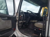 VOLVO VN VNL 4V4NC9EJ3BN295091 снимка