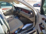 LINCOLN TOWN CAR SIGNATURE 1LNHM81W24Y639881 снимка