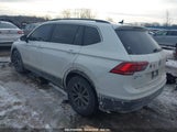VOLKSWAGEN TIGUAN 2.0T SE/2.0T SEL 3VV3B7AX1JM028577 снимка