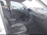VOLKSWAGEN TIGUAN 2.0T SE/2.0T SEL 3VV3B7AX1JM028577 снимка