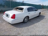 LINCOLN TOWN CAR SIGNATURE 1LNHM82W6YY919257 photo