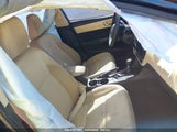 TOYOTA COROLLA LE 5YFBURHE1JP820015 снимка