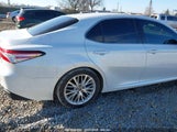 TOYOTA CAMRY XLE 4T1B11HK5JU009963 photo