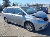 TOYOTA SIENNA XLE V6 5TDYK3DC7BS088130 снимка