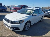 VOLKSWAGEN PASSAT 2.0T WOLFSBURG EDITION 1VWLA7A32KC000818 fotografie