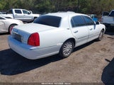 LINCOLN TOWN CAR SIGNATURE LIMITED 1LNHM82W05Y621931 снимка
