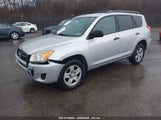 TOYOTA RAV4 JTMBF4DV8AD023895 снимка