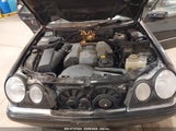 MERCEDES-BENZ E 320 WDBJF65F7WA617755 снимка