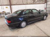 MERCEDES-BENZ E 320 WDBJF65F7WA617755 снимка