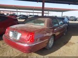 LINCOLN TOWN CAR SIGNATURE 1LNFM82W2WY608803 fotografie