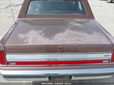 LINCOLN TOWN CAR SIGNATURE 1LNBM82F1JY730690 fotografie