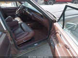 LINCOLN TOWN CAR SIGNATURE 1LNBM82F1JY730690 снимка
