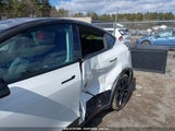 TESLA MODEL Y AWD/LONG RANGE DUAL MOTOR ALL-WHEEL DRIVE 7SAYGDEE7PF832007 fotografie