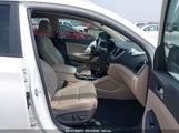 HYUNDAI TUCSON LIMITED KM8J33A22JU677697 снимка