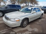 LINCOLN TOWN CAR SIGNATURE LIMITED 1LNHM82W87Y617483 снимка