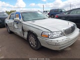LINCOLN TOWN CAR SIGNATURE LIMITED 1LNHM82W87Y617483 photo