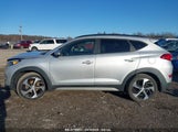 HYUNDAI TUCSON VALUE KM8J3CA21JU676704 снимка