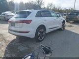 AUDI E-TRON PREMIUM QUATTRO WA1AAAGE2NB040546 снимка